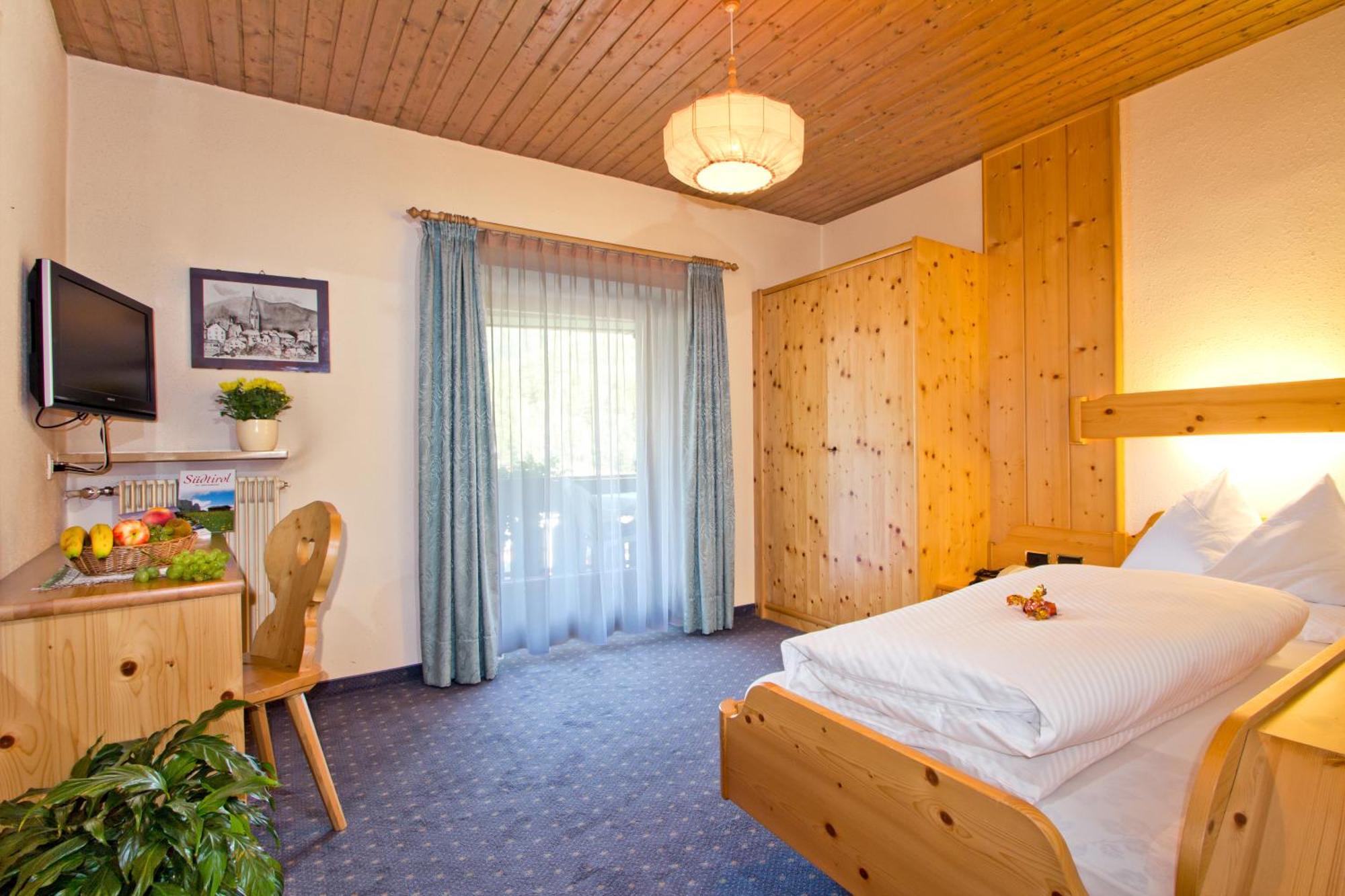 Hotel B&B Gasthof Zur Linde Rio di Pusteria Номер фото