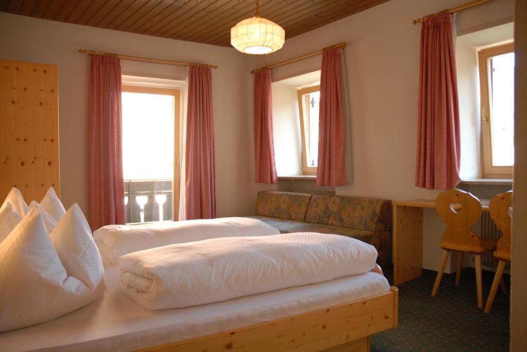 Hotel B&B Gasthof Zur Linde Rio di Pusteria Номер фото
