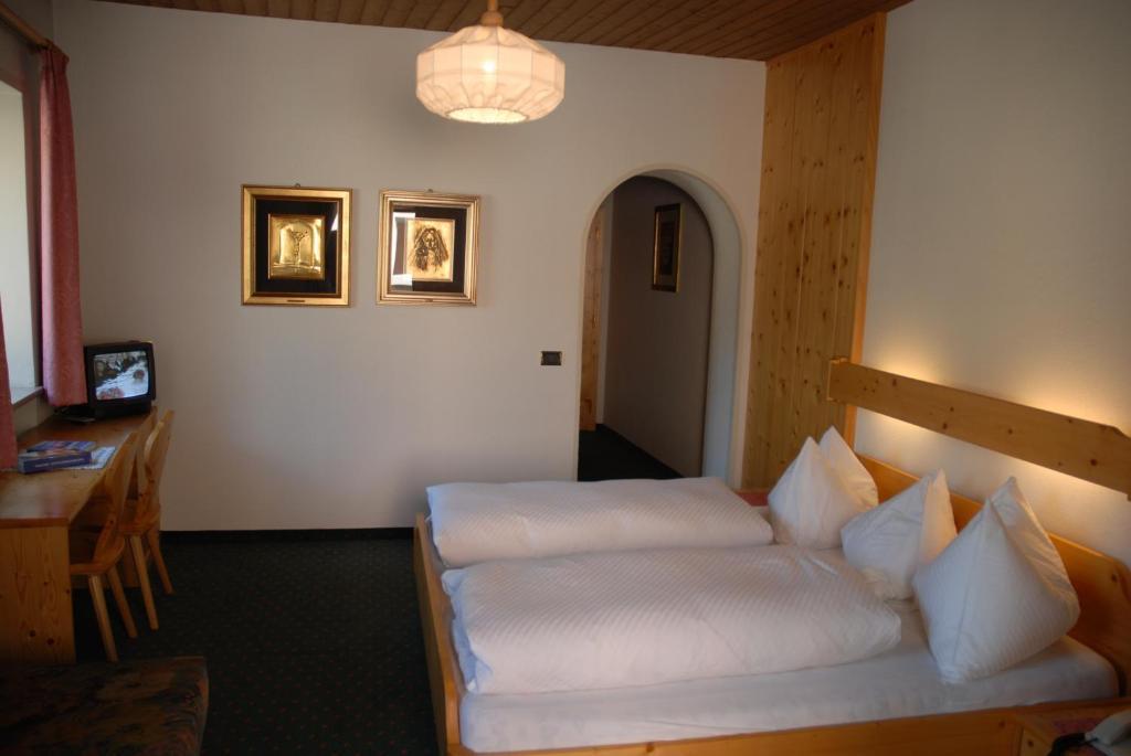 Hotel B&B Gasthof Zur Linde Rio di Pusteria Номер фото